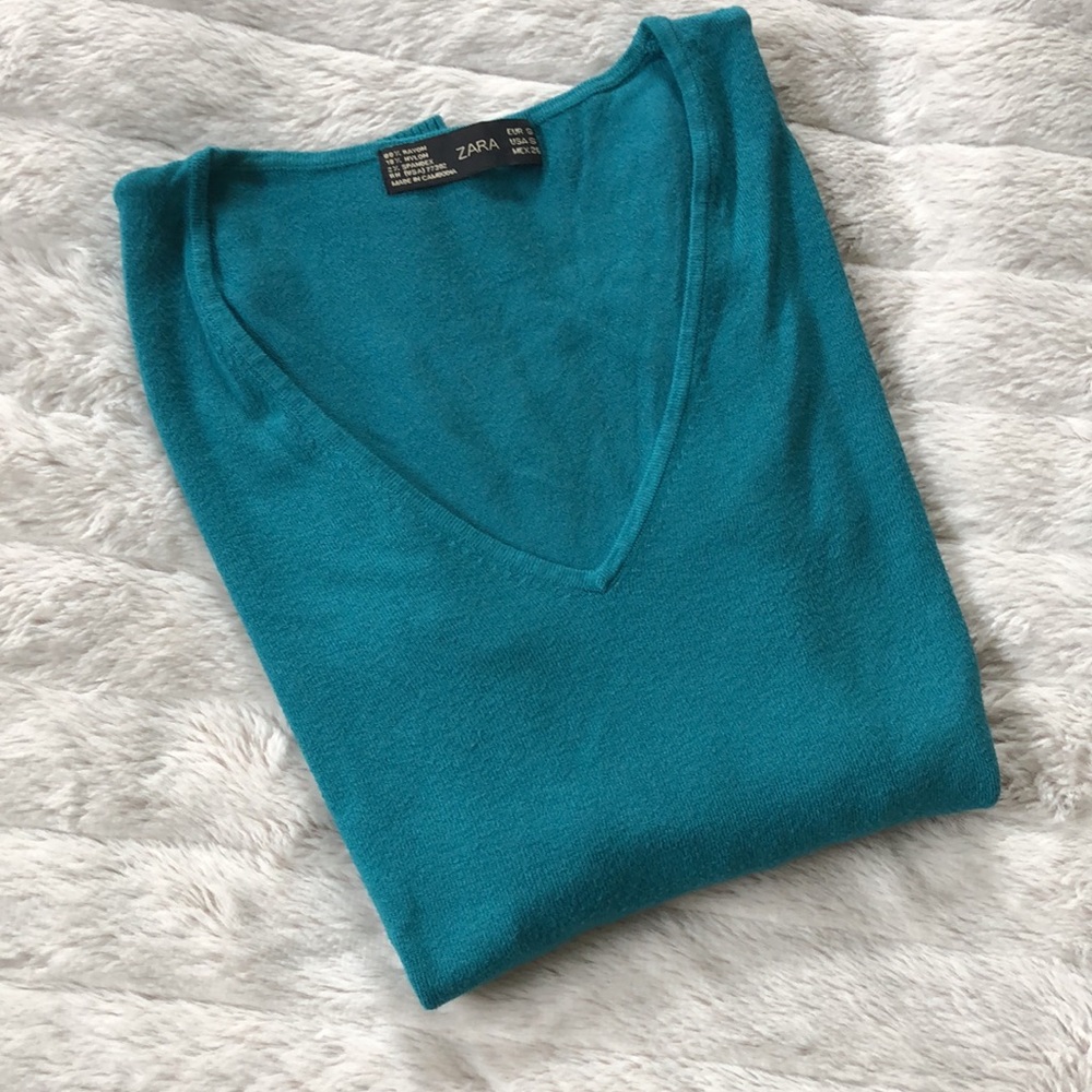 2/$25!‎ ⭐️ Zara Teal V-neck Sweater Long Sleeved - Picture 2 of 7